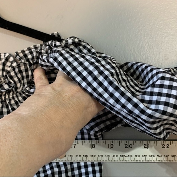 Entro black‎ and white gingham off shoulder puff sleeve popover blouse. Size M - Picture 6 of 9